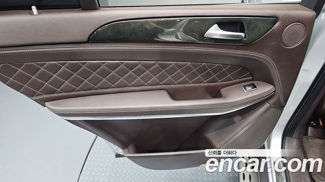 Mercedes-Benz GLS-Class 2017 — photo 15