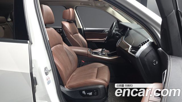 BMW X5 2019 — photo 16