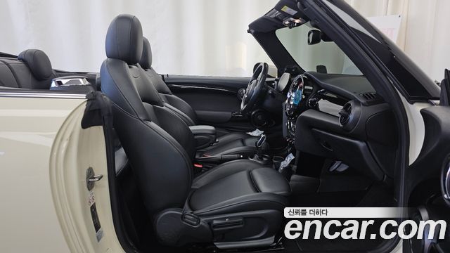 Mini Cooper Convertible 2022 — photo 17