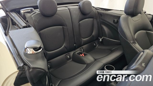 Mini Cooper Convertible 2022 — photo 18