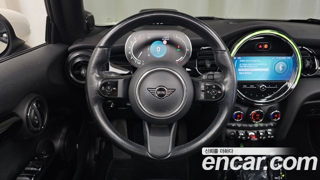 Mini Cooper Convertible 2022 — photo 19