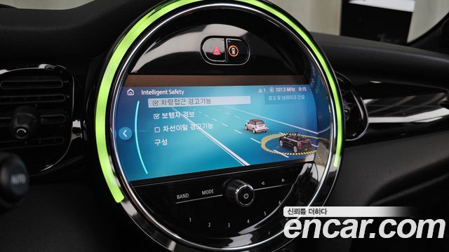Mini Cooper Convertible 2022 — photo 22