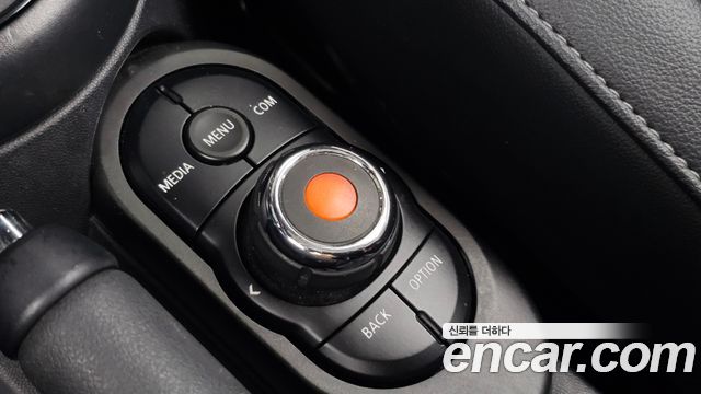 Mini Cooper Convertible 2022 — photo 24