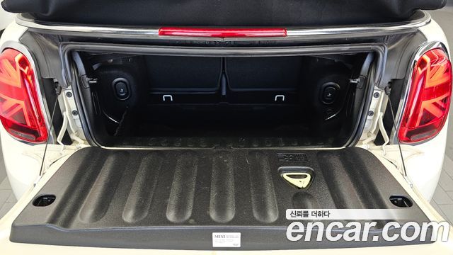 Mini Cooper Convertible 2022 — photo 26
