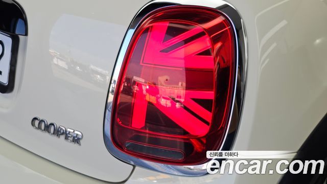 Mini Cooper Convertible 2022 — photo 9