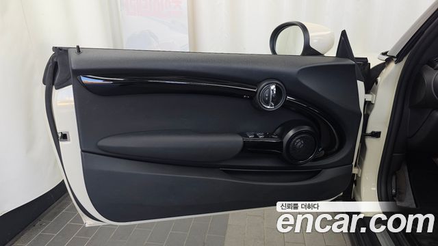 Mini Cooper Convertible 2022 — photo 14