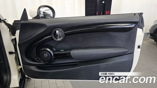 Mini Cooper Convertible 2022 — photo 15