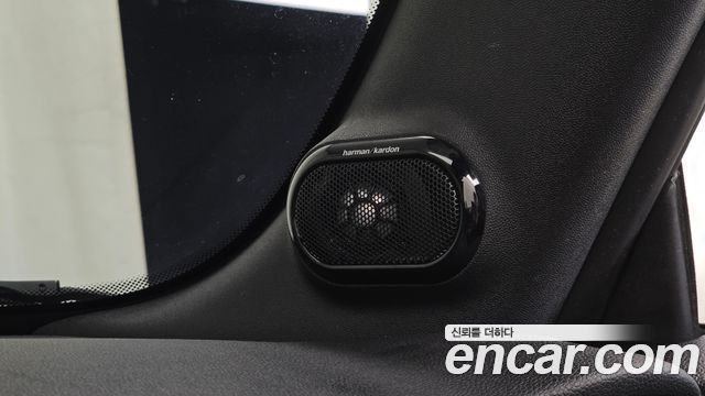 Mini Cooper Convertible 2022 — photo 31