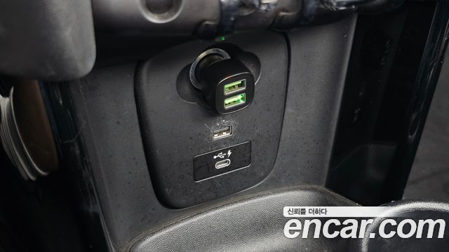 Mini Cooper Convertible 2022 — photo 32