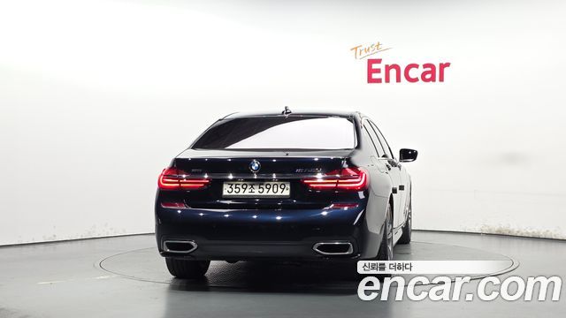 BMW 7-Series 2018 — photo 4