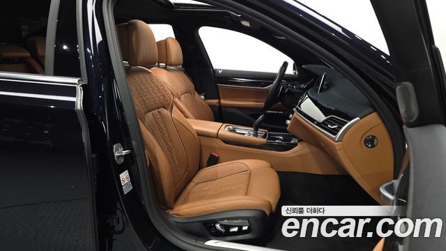 BMW 7-Series 2018 — photo 10