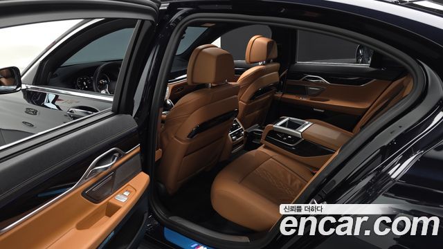 BMW 7-Series 2018 — photo 12