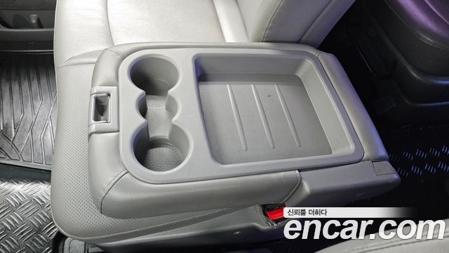 Hyundai Starex 2015 — photo 32