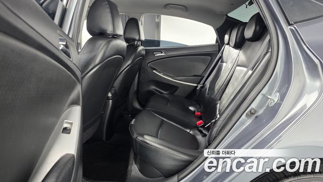 Hyundai Accent 2013 — photo 11