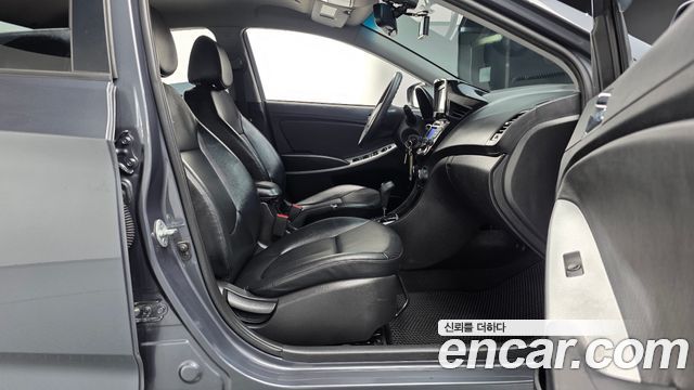Hyundai Accent 2013 — photo 12