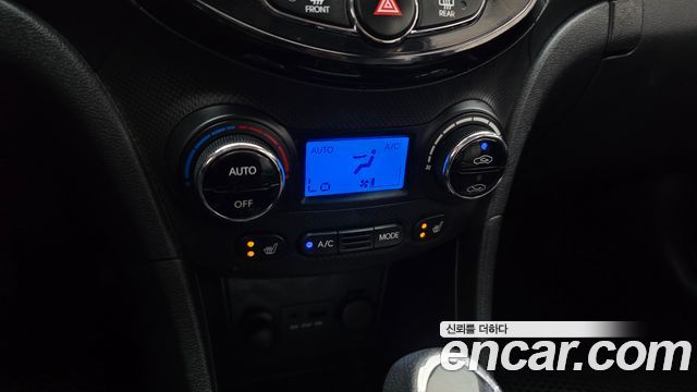 Hyundai Accent 2013 — photo 17