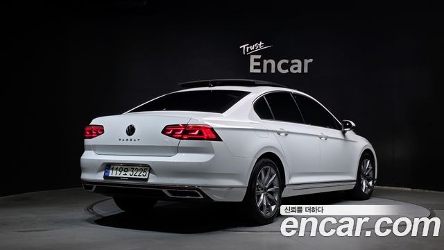 Volkswagen Passat 2021 — photo 2