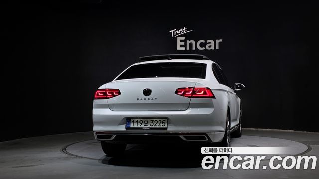 Volkswagen Passat 2021 — photo 4