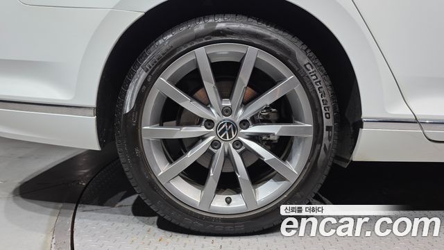 Volkswagen Passat 2021 — photo 5