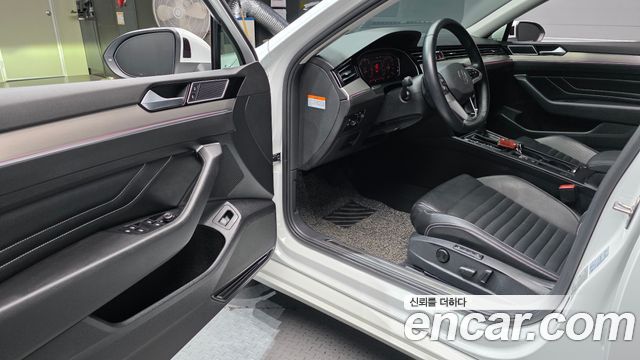 Volkswagen Passat 2021 — photo 13