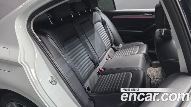 Volkswagen Passat 2021 — photo 17