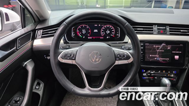 Volkswagen Passat 2021 — photo 19