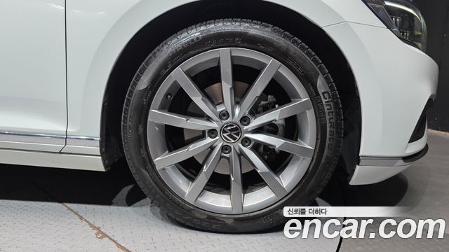 Volkswagen Passat 2021 — photo 7