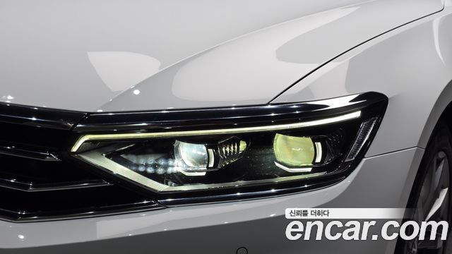 Volkswagen Passat 2021 — photo 8