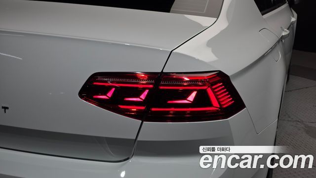 Volkswagen Passat 2021 — photo 9
