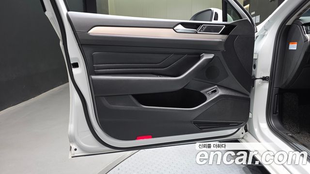 Volkswagen Passat 2021 — photo 14