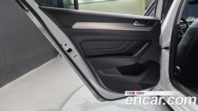 Volkswagen Passat 2021 — photo 15