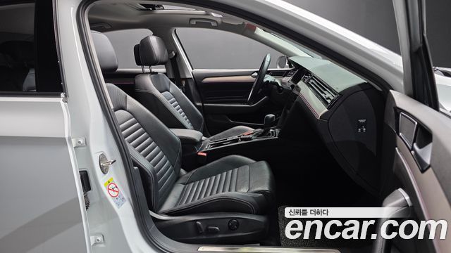 Volkswagen Passat 2021 — photo 16