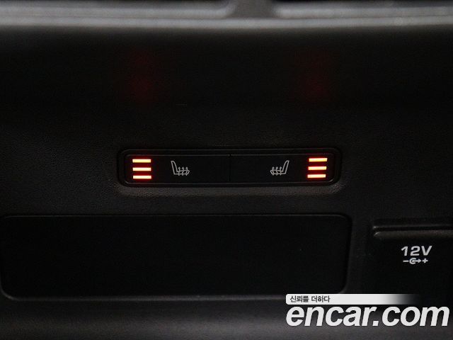 Land Rover Range Rover Velar 2018 — photo 13