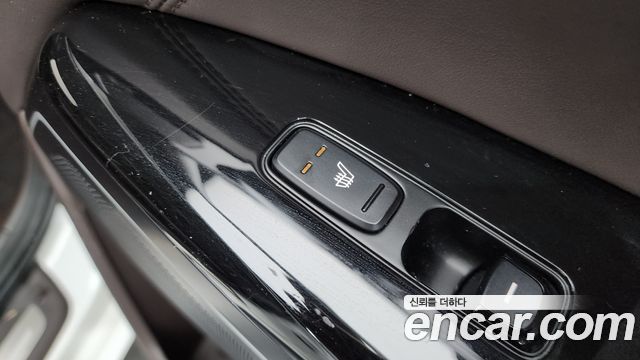 Kia K7 2018 — photo 24