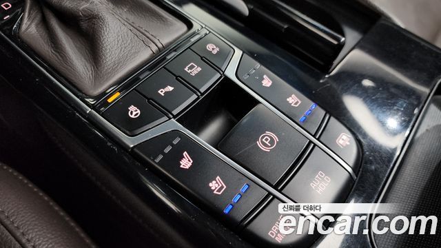 Kia K7 2018 — photo 26