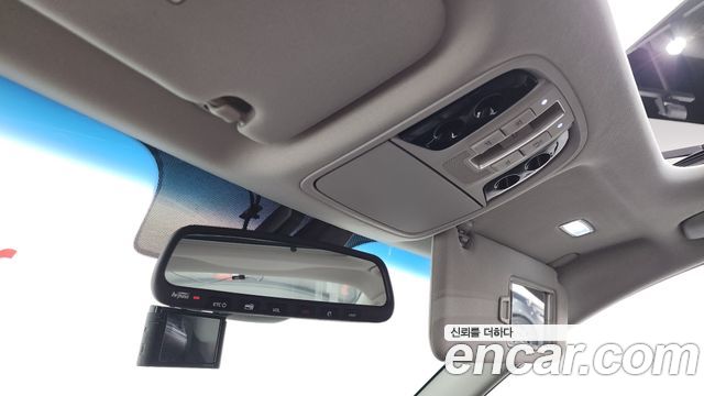 Kia K7 2018 — photo 27