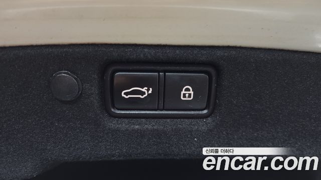 Kia K7 2018 — photo 31