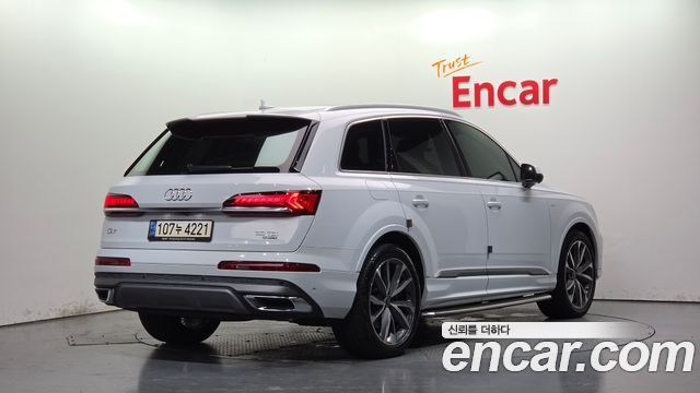 Audi Q7 2022 — photo 2