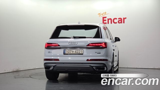 Audi Q7 2022 — photo 4
