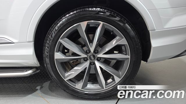 Audi Q7 2022 — photo 7