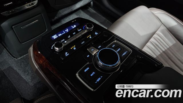 Genesis EQ900 2016 — photo 25