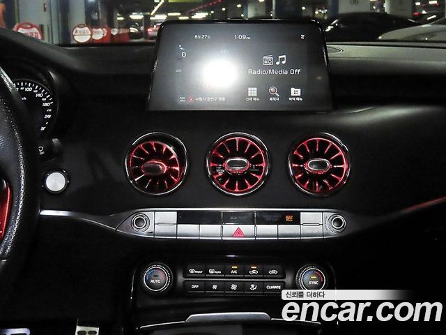 Kia Stinger 2019 — photo 11