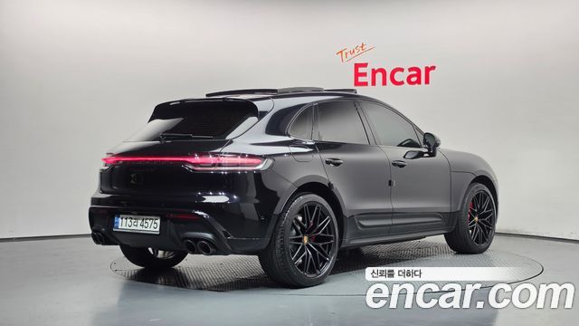 Porsche Macan 2022 — photo 2