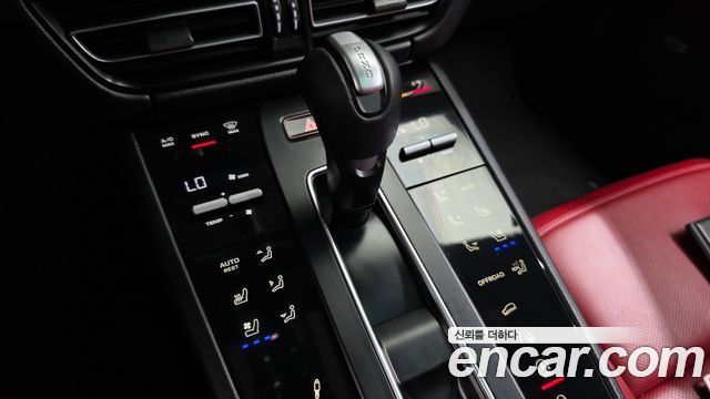 Porsche Macan 2022 — photo 9