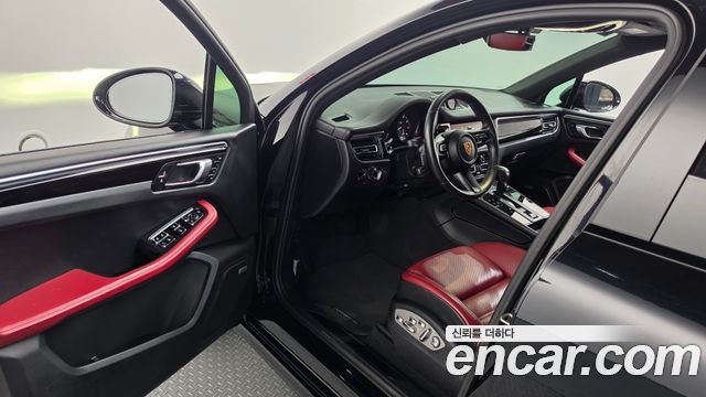 Porsche Macan 2022 — photo 10