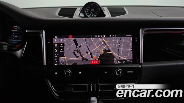 Porsche Macan 2022 — photo 13