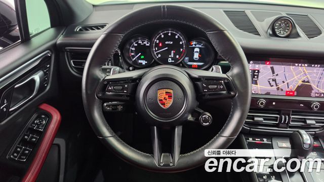 Porsche Macan 2022 — photo 14
