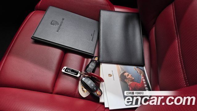 Porsche Macan 2022 — photo 16