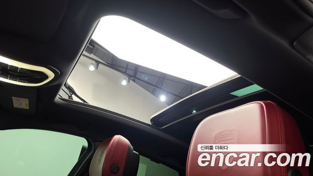 Porsche Macan 2022 — photo 19