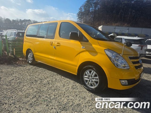 Hyundai Starex 2017 — photo 2